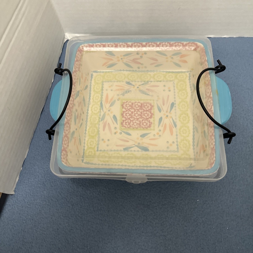 Temp-tations by Tara Old World Springfetti 1.5qt Square Baking Dish w/Lid, Stand